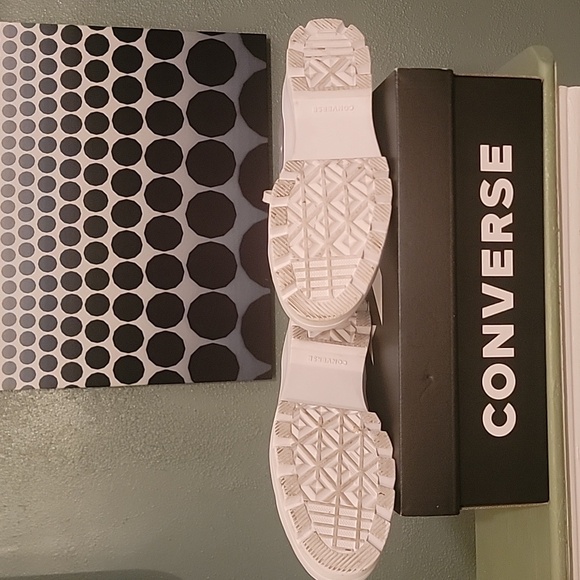 Converse tennis shoes - Picture 4 of 10